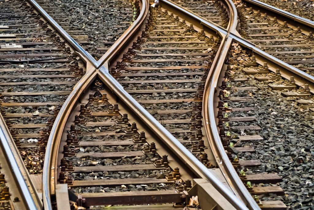 rail-track-crossing-3309912_1920